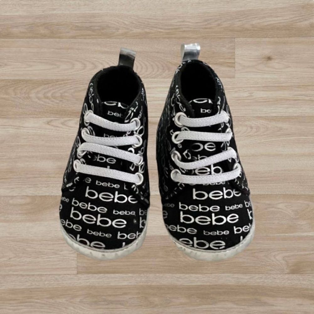 bebe Baby Crib Sneakers Size‎ 2 (3-6 months)